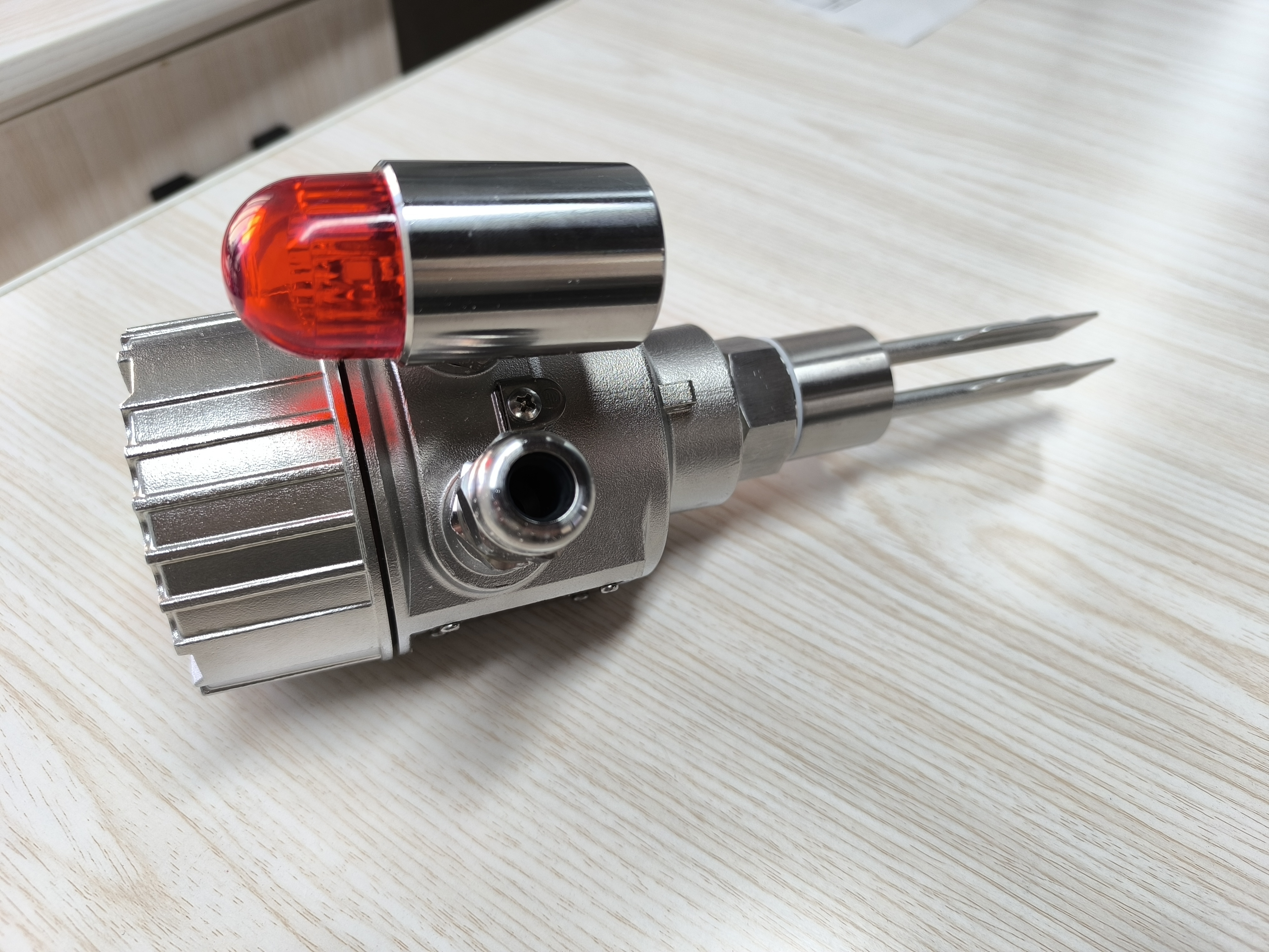 Các trường hợp mới nhất của công ty về Why Use a Tuning Fork Level Switch?-100 Questions About Tuning Fork Level Switches